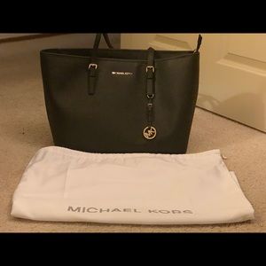 SALE ❗️NWT Michael Kors Jet Set Multifunction Tote